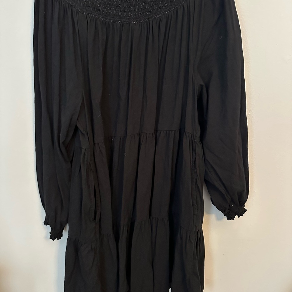 Old Navy Black smocked long sleeve dress  with pockets medium tall